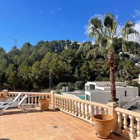 Apartment Stunning Sea Views And 3 Bedrooms