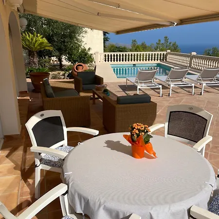 Apartment Stunning Sea Views And 3 Bedrooms