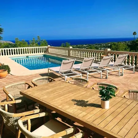 Apartment Stunning Sea Views And 3 Bedrooms