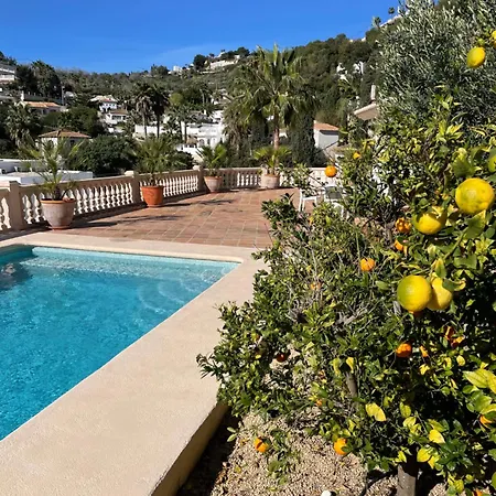 Stunning Sea Views And 3 Bedrooms Apartment *